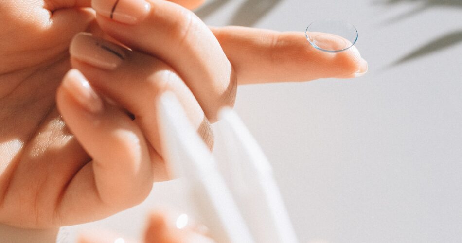 Self-Moisturizing Contact Lenses: Hydrating Eyes All Day