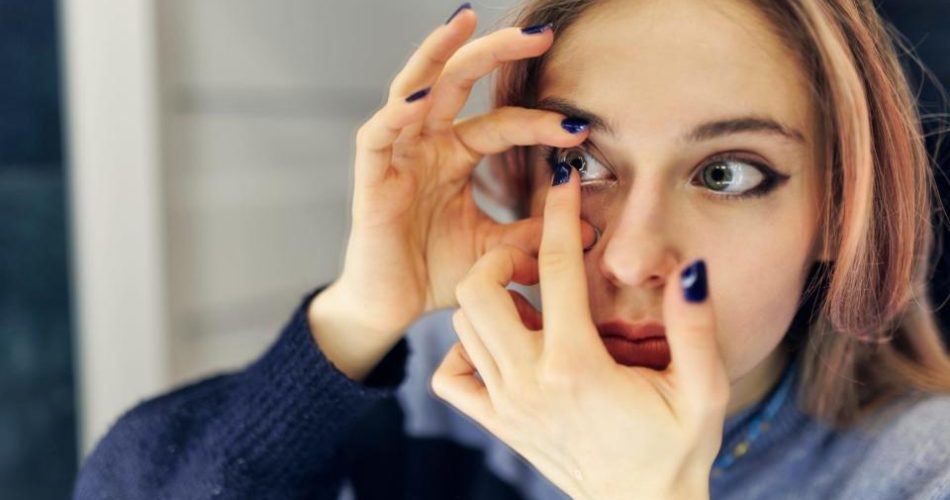 “Terrifying Eye Infection: Young Woman’s Close Call with ‘Harsh’ Bacterial Ulcer from Itchy Contact Lens”